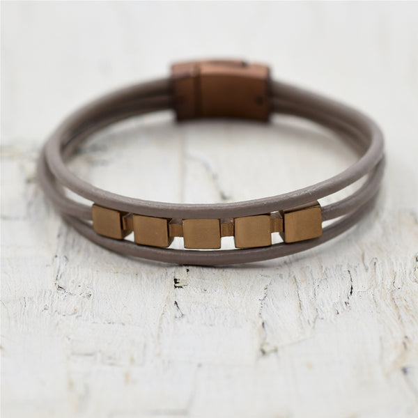 Mulitstrand leather bracelet with bar details