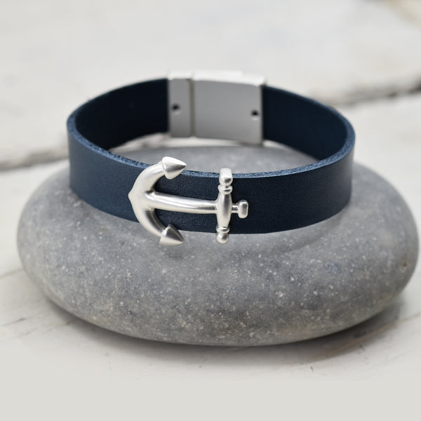 Anchor feature leather bracelet