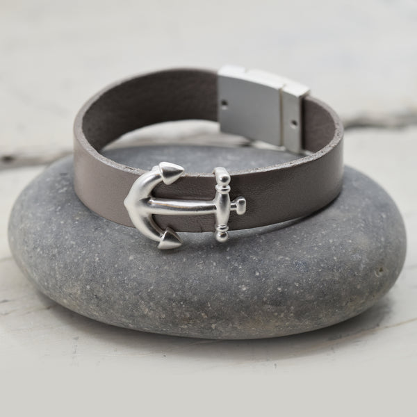 Anchor feature leather bracelet