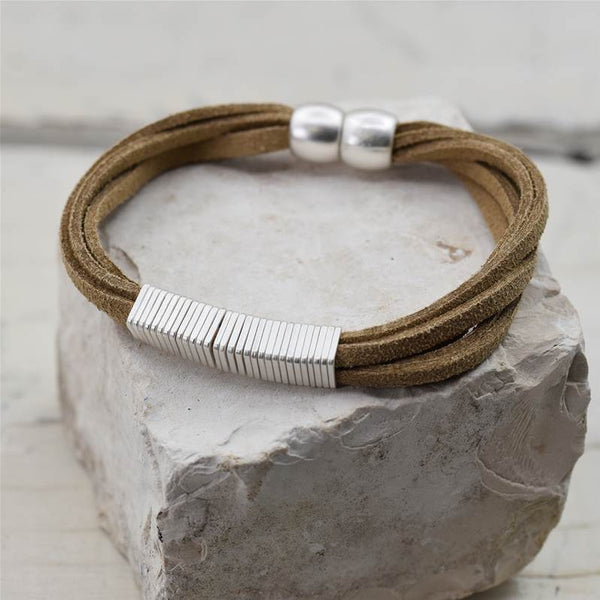 Suede bracelet with fine square components in central sectio