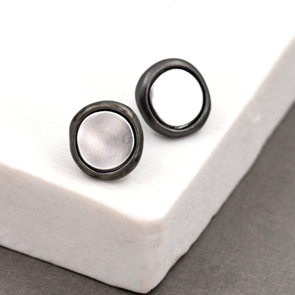 Circle stud earring