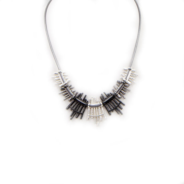 Variegated spike feature short leather necklace
