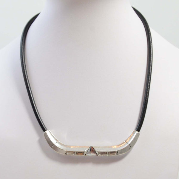 Short aztec leather style necklace w/ stones