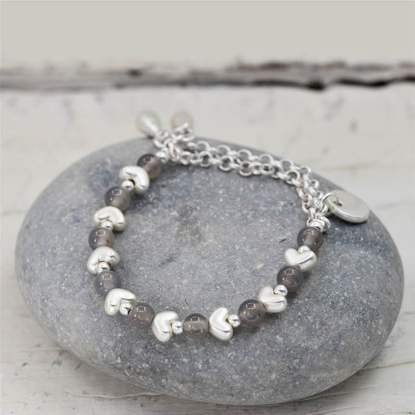 Stretchy bracelet with grey agate stones and matt silver bea