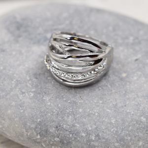 Layerd style stretchy ring with crystals