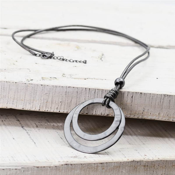 Long urban leather necklace with circle pendant