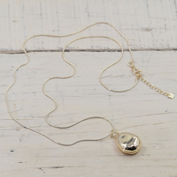 Long chain necklace with pebble shaped pendant